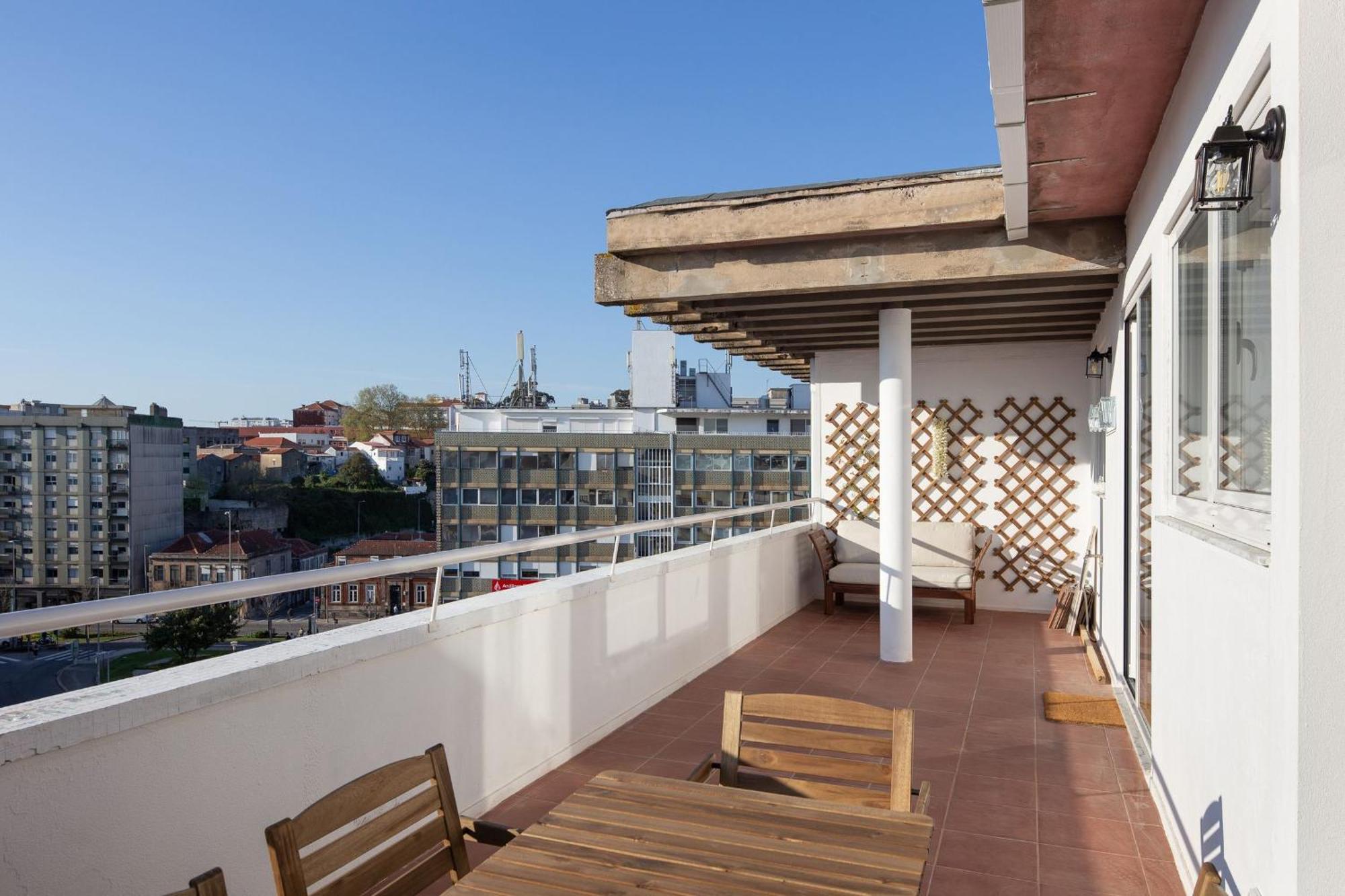 Lovelystay - Penthouse Balcony Apartment OOporto Exterior foto