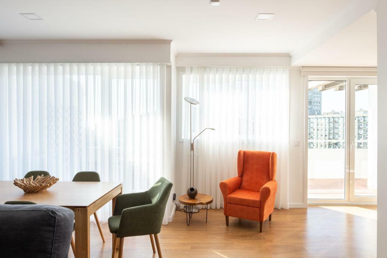 Lovelystay - Penthouse Balcony Apartment OOporto Exterior foto